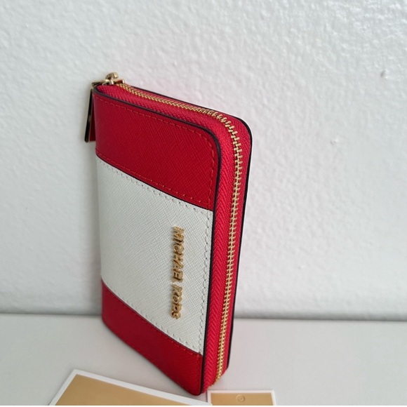 Michael Kors Jet Set Small Zip Around Card Case. COLOR: Spiced Coral/optic White - Picture 3 of 7